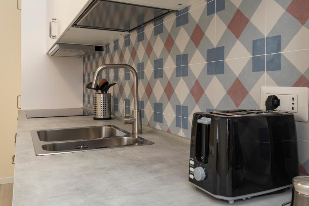 Joivy Modern 2Bed Flat With Balcony, 250M From M5 Foppa And M2 Sant'Agostino Apartment Milano Ngoại thất bức ảnh