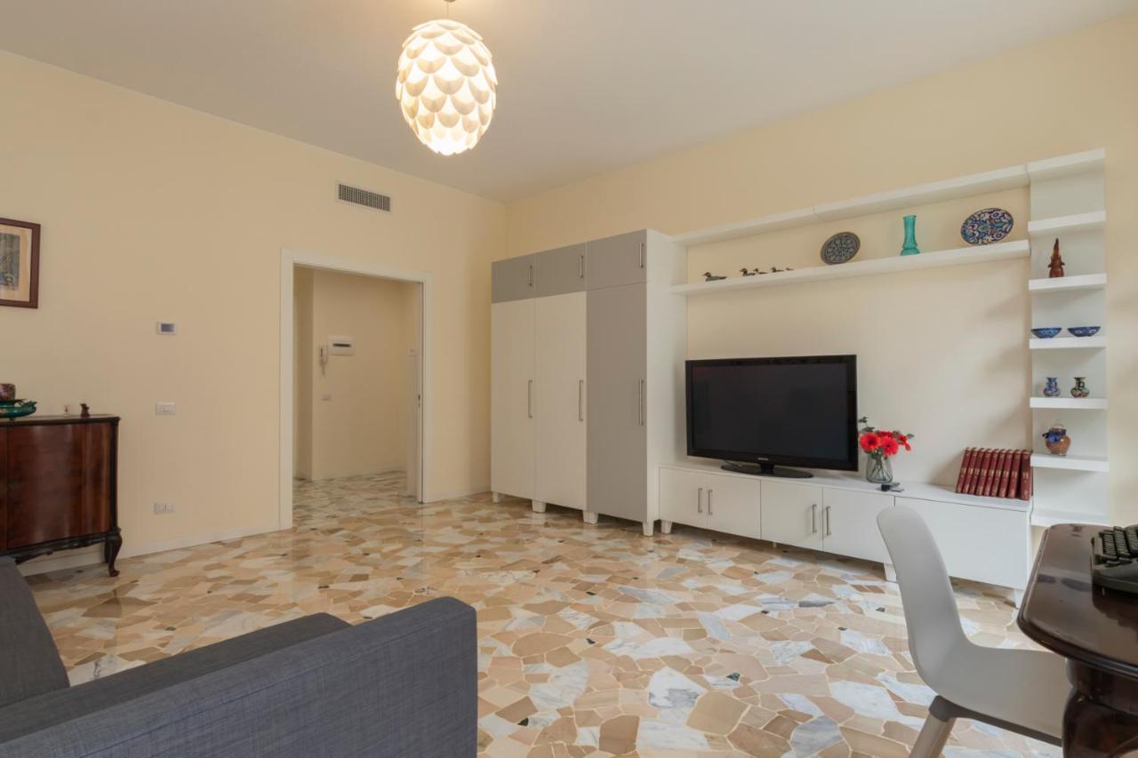 Joivy Modern 2Bed Flat With Balcony, 250M From M5 Foppa And M2 Sant'Agostino Apartment Milano Ngoại thất bức ảnh